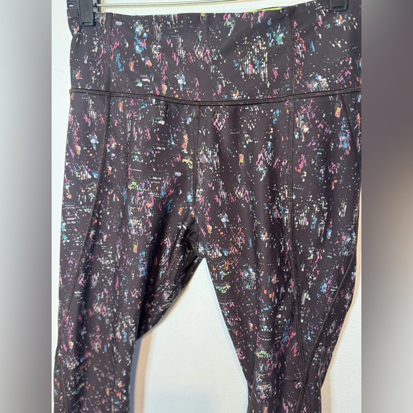 Athleta Lightning City Lights Capri Tights Ladies Medium - Picture 4 of 7